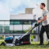Bosch Professional 18V System Akku-Rasenmäher GRA 18V2-46 (Schnittbreite: 46 cm, 6-stufige Höheneinstellung, 60-Liter-Textil-Grasfangkorb, inkl. 2 x Isolierschlüssel, Mulcher)