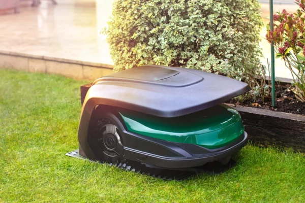 Robomow Rasenmäher RK2000 App gesteuert Alexa Mähroboter 2000qm 45% Steigung Schnittbreite 21cm selbstfahrend