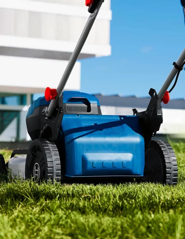 Bosch Professional 18V System Akku-Rasenmäher GRA 18V2-46 (Schnittbreite: 46 cm, 6-stufige Höheneinstellung, 60-Liter-Textil-Grasfangkorb, inkl. 2 x Isolierschlüssel, Mulcher)